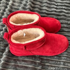Bear paw Shortie Boots. Dark red Size 9